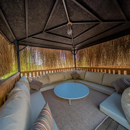 Hotel Forest Garden *